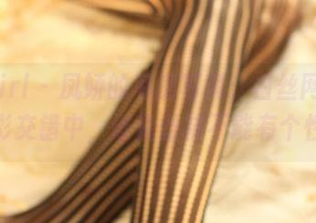 3Agirl – 凤娇的私房写真：白丝网袜，光影交错中，谁说丝袜不能有个性？
