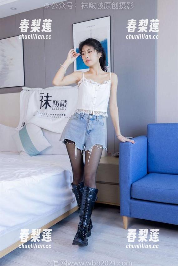 BoBoSocks袜啵啵 - 让人垂涎的私拍：芝士与短肉丝的完美搭配