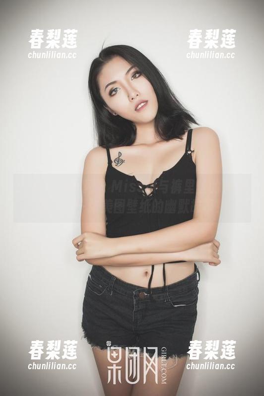 GIRLT果团网 - Miss琪与裤里丝的神奇邂逅：一张美图壁纸的幽默故事！