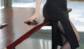 HuaYang花漾 – 小海臀Rena护士的甜蜜瞬间，网盘下载，对不起我忍不住。
