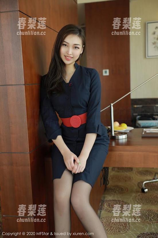 MFStar模范学院 - 棉袜与光影的舞蹈：艾莉Evelyn瞬间捕捉的完美画面！