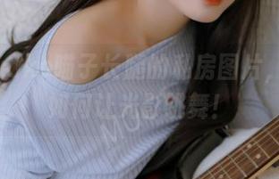探索Nyako喵子长腿的私房图片，看看她如何让光影跳舞！