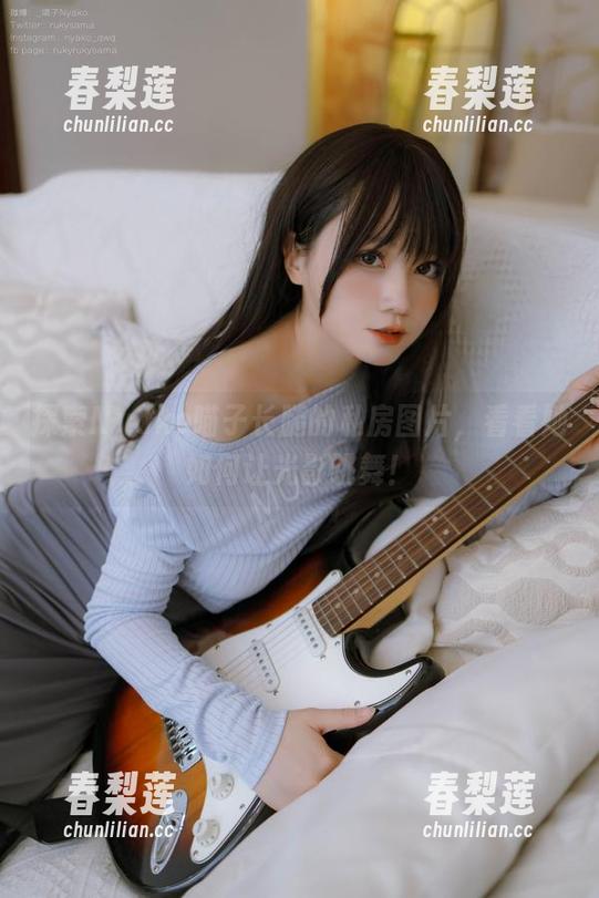探索Nyako喵子长腿的私房图片，看看她如何让光影跳舞！