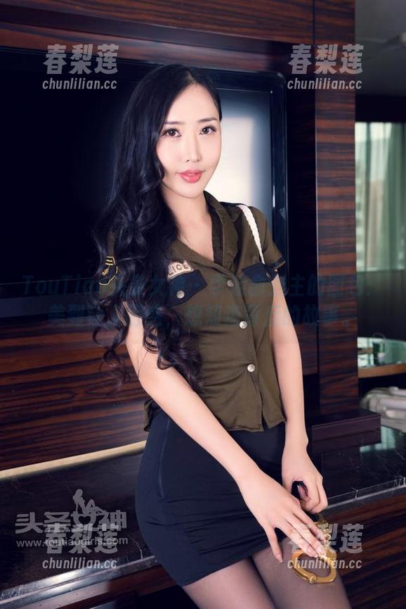 TouTiao头条女神 - 学姐俞公主的图包：美到让人困惑，想知道背后的故事。