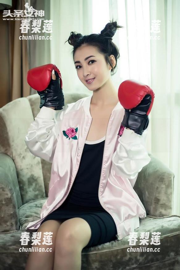 TouTiao头条女神 - 查莉娅在海边的那些疯狂作品，分享给你看看！