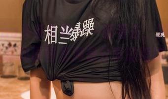 TouTiao头条女神 – 一眼看去，阿依努尔瓦娅和服的原图里满是分享的细腻与神秘。