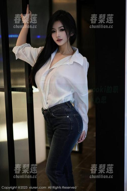 Xiuren秀人网 - 走进林文文yooki的职业装世界：私拍中的美图小心思