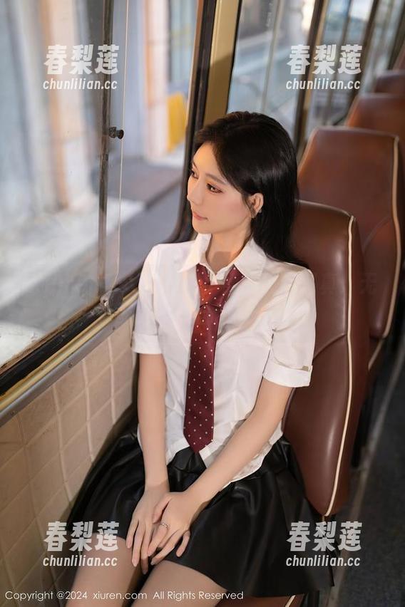 Xiuren秀人网 - 谢小蒽的纯白写真：无色配方，却自带高光时刻