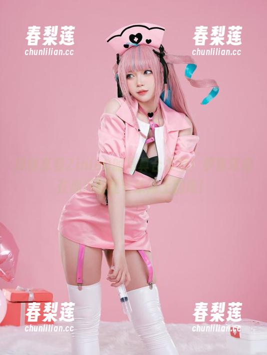 尽情享受ZinieQ的写真合集吧！罗宾带你在崩坏的星穹铁道上翻滚！