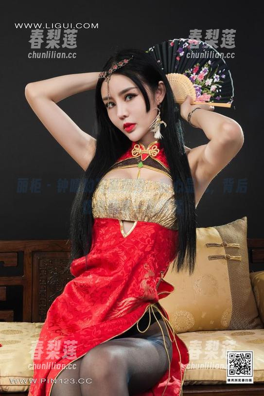 丽柜 - 钟晴的写真美图：甜心显现，背后仿佛藏着一层迷雾