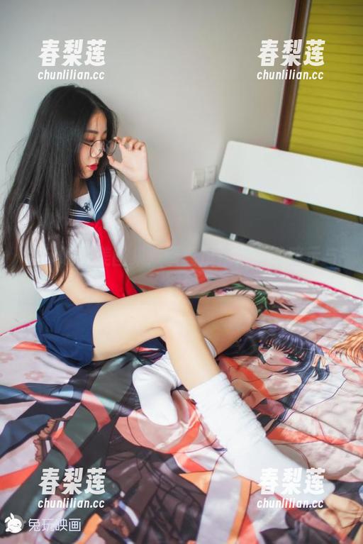兔玩映画美图集：蕾丝吊带背后的暗示与欲望