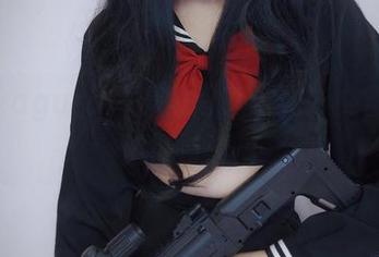 古川kagura体操服写真：光影交错间的懵懂与迷离