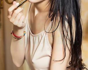 头条女神 – 郭婉婷的温柔配方：图片分享，简单却充满魔力。