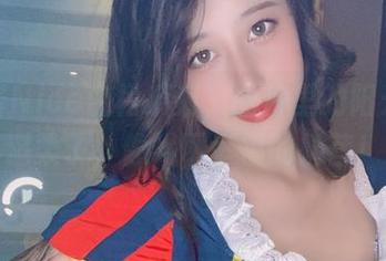 奈汐酱Nice白裙系列，图片里的阳光也太温柔了，像喝下幸福的奶昔！