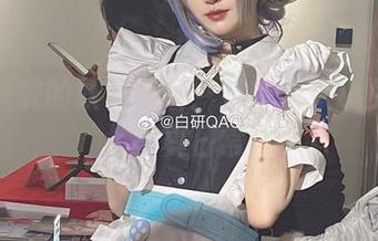 一跳一跳的妖君白研：初音未来小兔子的写真日常