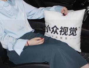 小众视觉 – 小苏菲的“礼服”作品：看看这件，买完之后我忍不住开始幻想我有个派对。
