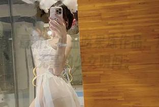 微密圈 – 最新！小玉吃果冻作品：那些看似无辜的少女瞬间。