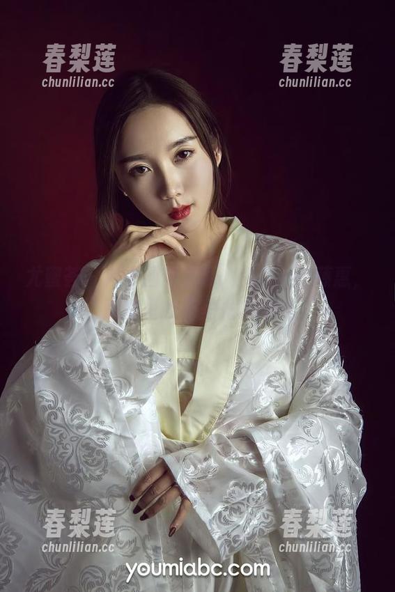 尤蜜荟 - 向小圆新发现：兔女郎加藤惠，原图里的无圣光瞬间！