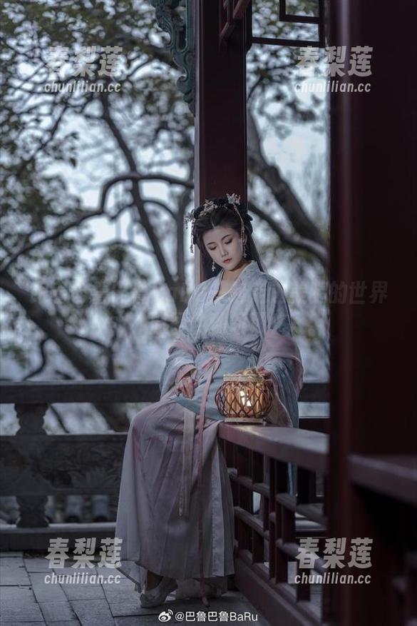 跟着巴鲁巴鲁BaRu一起走进美腿的世界，原图免费领取！
