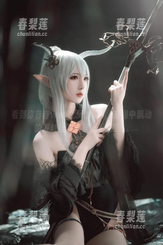 弥音音ww 看到弥音音ww的泳池写真,原图中飘动的发丝让我心里泛起涟漪。
