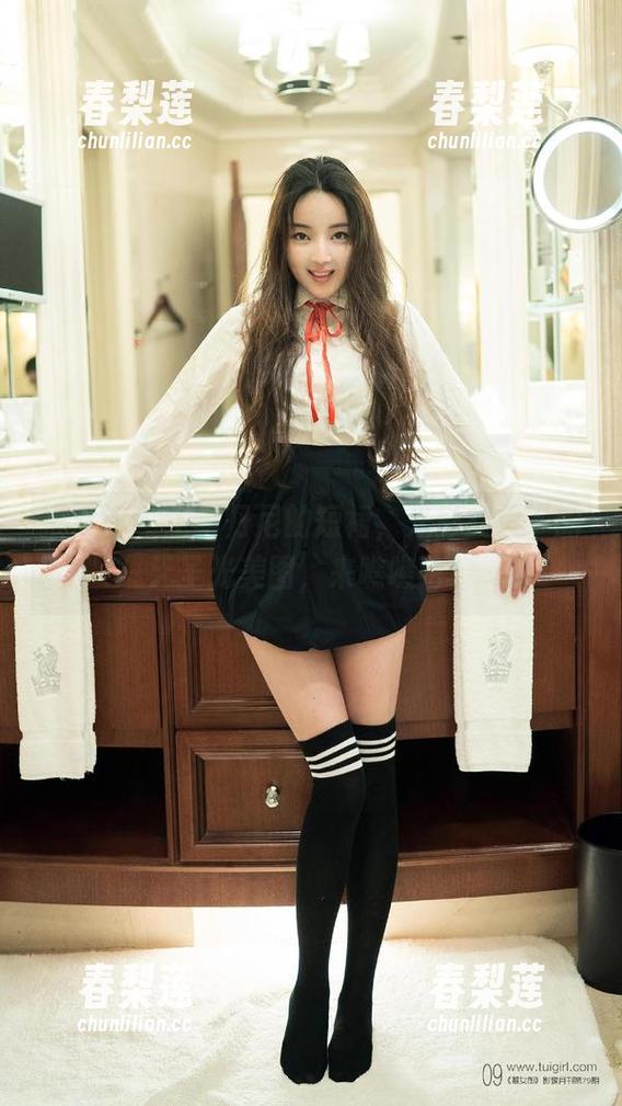 推女郎 - 王李丹尼的短裙，光影交错下的无圣光美图，来瞧瞧吧！
