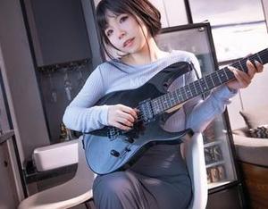 这就是“无颜小天使wy”的黑旗袍美图分享，温柔又神秘，今天的糖分够吗？
