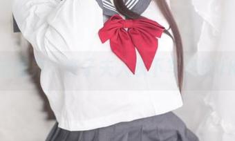 私拍新境界：杏子夫人水下写真的JK日常