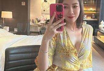 微密圈 – 果儿Victoria的运动内衣美图：优雅的曲线，竟然有点毒