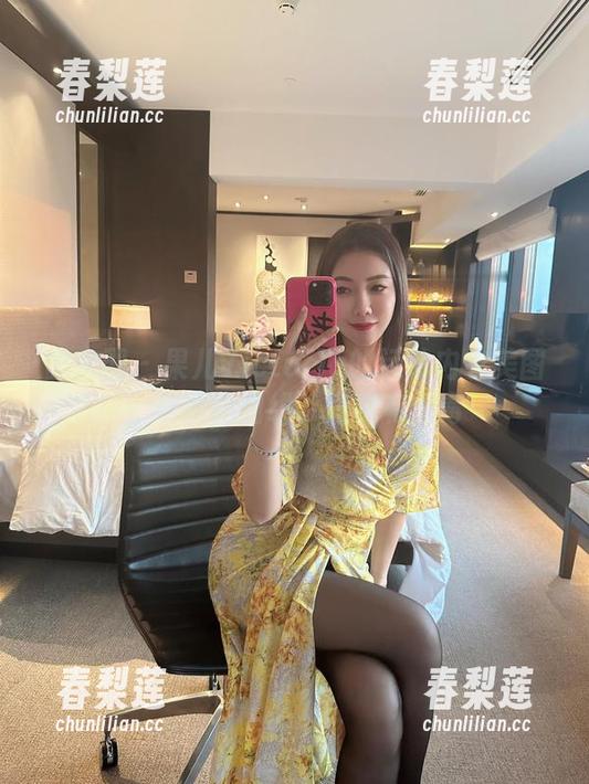 微密圈 - 果儿Victoria的运动内衣美图：优雅的曲线，竟然有点毒