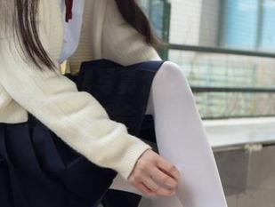 森萝财团 – 短裙写真怎么了？小樱告诉你，下载后生活会变得更轻松哦！