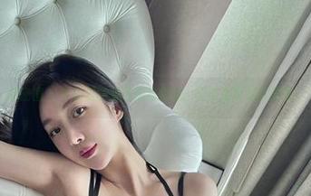 微密圈 – 牛奶里的果汁原图揭秘：双马尾背后的故事！