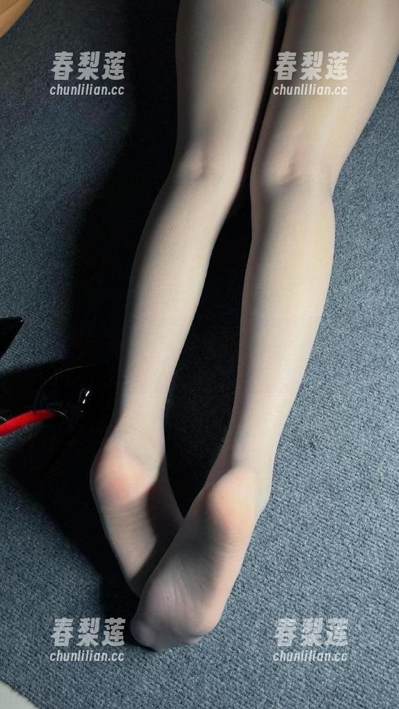 微密圈 - 白龙猫女的吊带私拍：原图里的小秘密，快来围观！