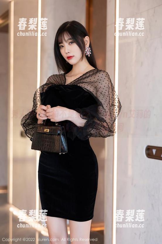 秀人网 - 自拍不是结束：Evelyn艾莉的图包里藏着更多私密瞬间