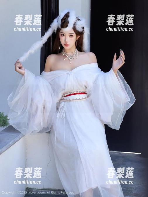 秀人网 - Lavinia肉肉的办公室写真集：光线打下的黑影，有种说不出的暧昧。