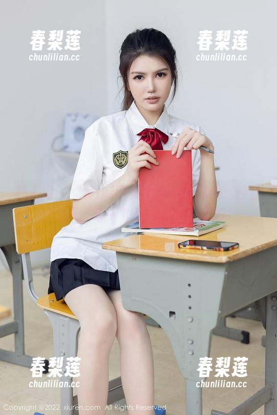 秀人网 - “Niki可雅连衣裙写真集：轻盈如风，每一寸都是浪漫”高清