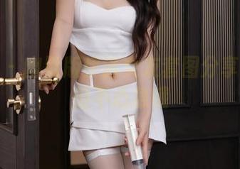 秀人网 – 幽默版伊诺女友套图分享：心动但不心急哦