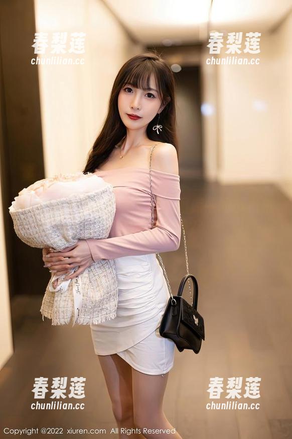 秀人网 - 娜比黑色系列：图库中的小心机，谁说不能下载？