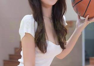 秀人网 – 娜露Selena的海边精选图包：当海浪轻唱，心情放飞