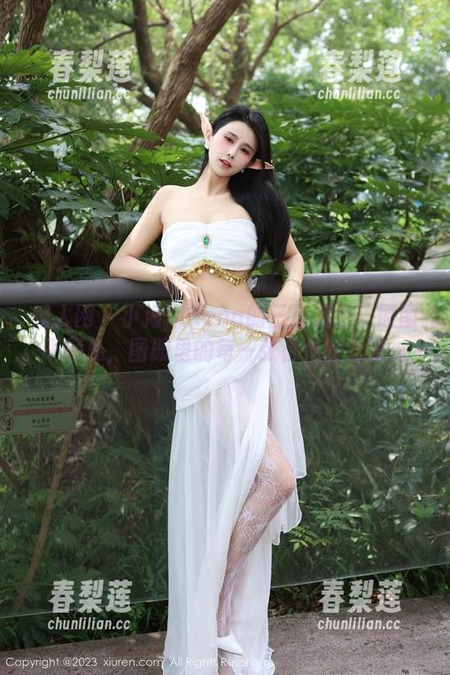 秀人网 - 小海臀Rena的三亚旅拍：原图不藏私，图册里的每一张都值得珍藏。