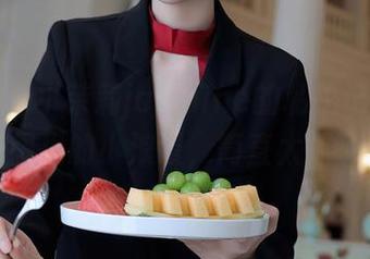 秀人网 – 小茉莉jasmine的私拍记：旅拍套图里的小浪漫，简直太撩了！