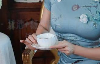 秀人网 – 泳池+杨欣欣=美图大战！快来看这奇妙组合！