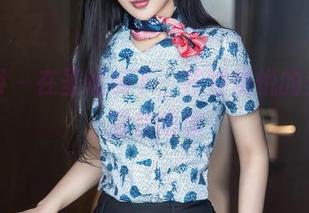 秀人网 – 在圣诞树下，模特悦悦的美图闪耀你眼球