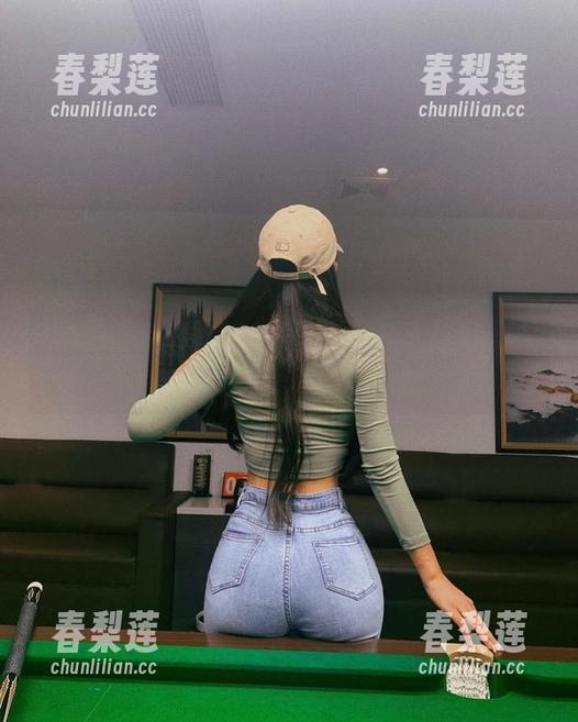 微密圈 - 空姐的时光旅行：揭晓粉色的猪陈佩奇的独特套图资源