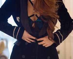 花漾show – 图片里的尤妮丝Egg和她的毛衣，竟然让我脑海里飘过娜娜的声音。