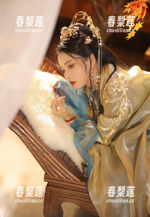 蓝色连衣裙的秘密：苏嫣嫣阿姨写真集，下载后你会发现这些都是暴露不了的故事！
