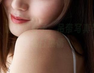 蜜桃社 – 诱人的杏子，吊带写真带你感受夏日热情