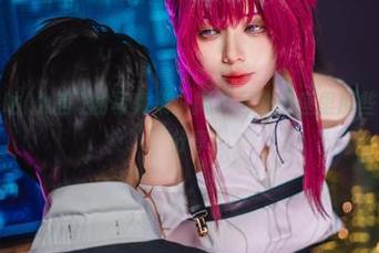 阿九从不咕咕(九言)的写真集：揭秘天城玉座里那些落鸾的灵动分享