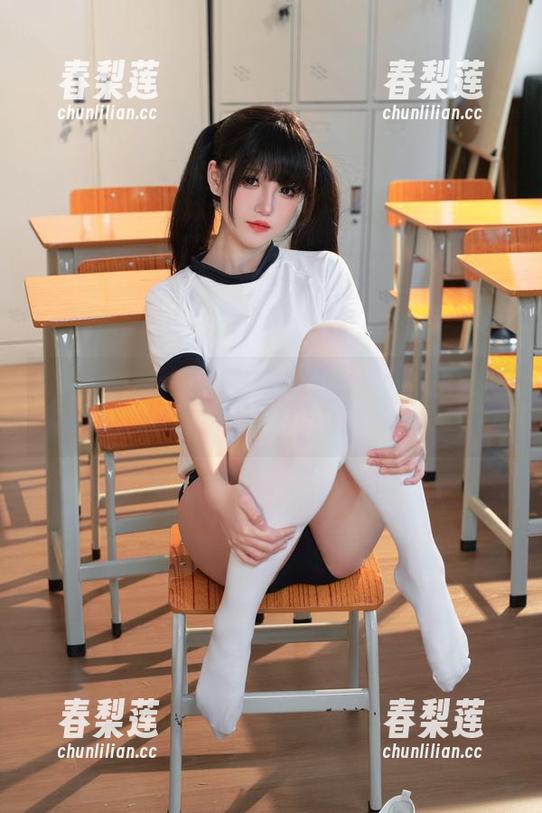 阿薰kaOri的魔女姐姐：美图中的魔法与现实交织