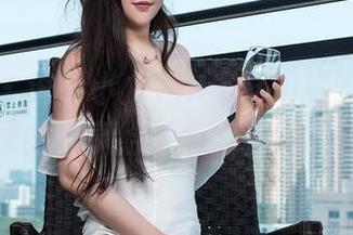 青豆客 – 谁说小九Vin不够闪耀？三亚旅拍原图分享给每个孤独的灵魂！