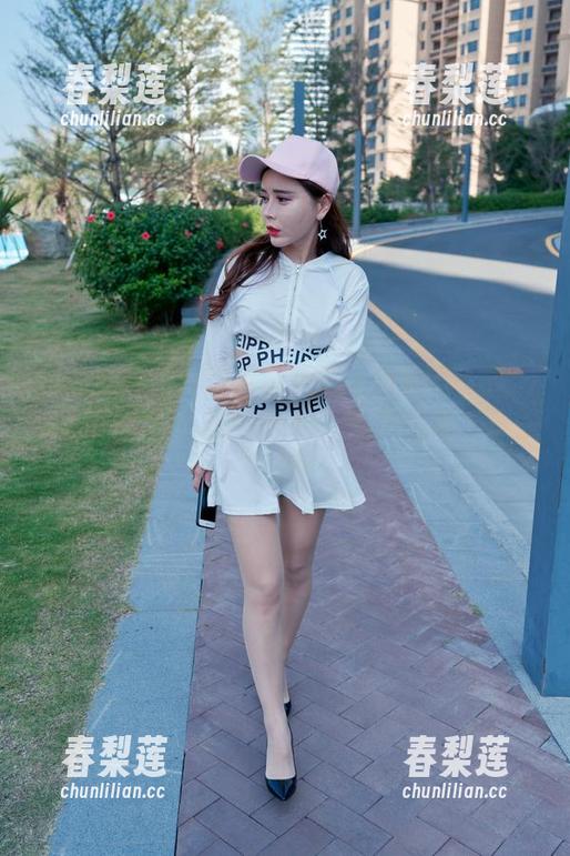 魔镜街拍 - 当包臀灰裙遇上婷婷的气质：别错过这极品薄丝OL美女的作品集，马上下载！